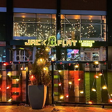 Beautiful-Christmas-Lighting-Installation-for-Restaurants-in-Laval 1